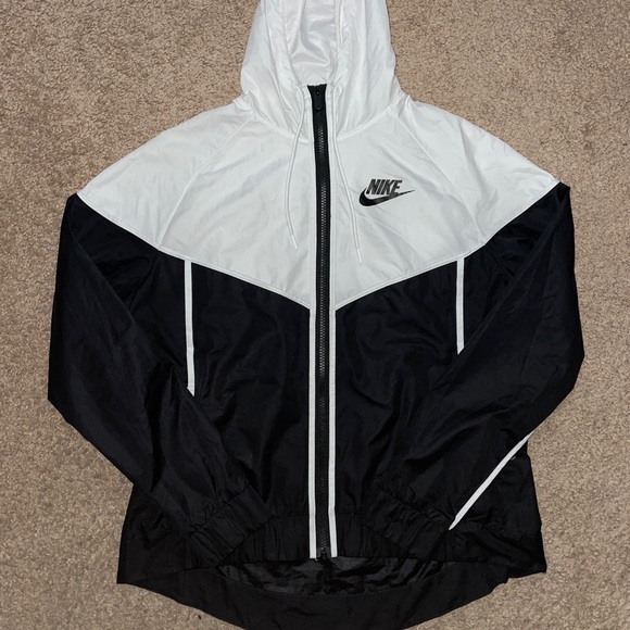 Nike Jackets & Blazers - NIKE BLACK & WHITE WINDBREAKER